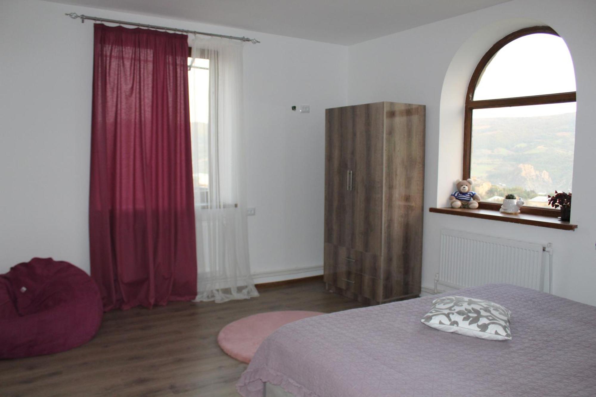 Bears And Berries Hotel Berd Buitenkant foto